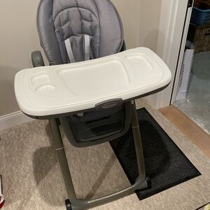 Graco Comfort High Chair in Gray with White Tray